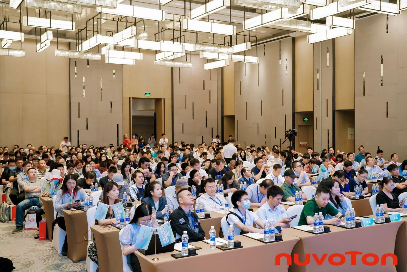 共塑智能未来：科技2024创新峰会点亮科技新篇章