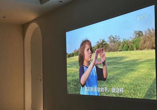 2024年便携投影仪哪款强？亲身体验推荐三款超值便携投影仪