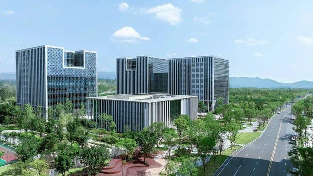 入选2024年“5G+工业互联网”融合应用试点城 成都新型工业化再添“智能”底色|成都发展(图3) 入选2024年“5G+工业互联网”融合应用试点城 成都新型工业化再添“智能”底色|成都发展(图3)