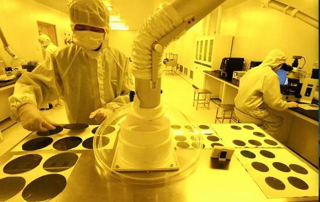 日本40年光刻胶垄断对中国实施封锁今中国光刻胶技术重大突破(图7) 日本40年光刻胶垄断对中国实施封锁今中国光刻胶技术重大突破(图7)