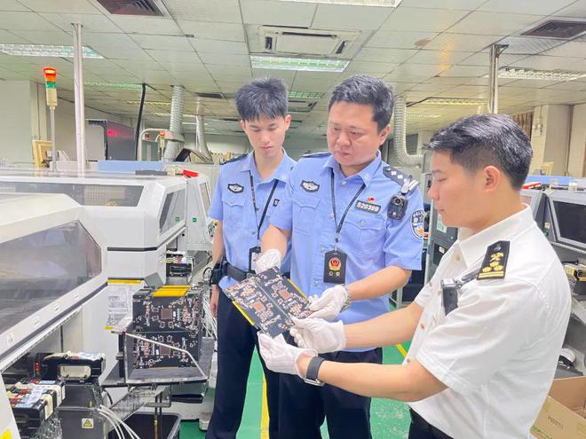 2024年海关部署缉私局发布十大走私典型案例：洋酒、牛黄、芯片等