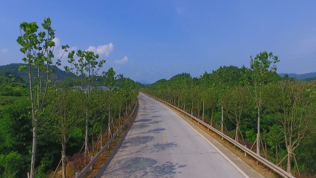 湖南中方县以路为笔 绘就乡村振兴新画卷